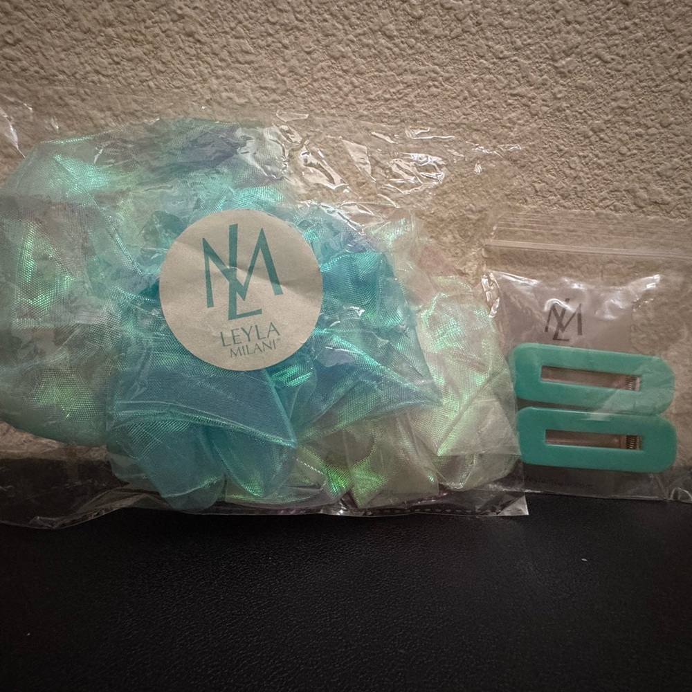 New with out box Leyla Milani lot of 2 hair accessories